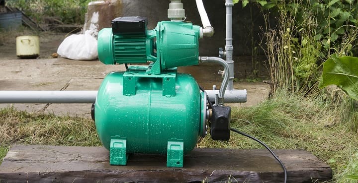 Connected pump mounted on a wooden board